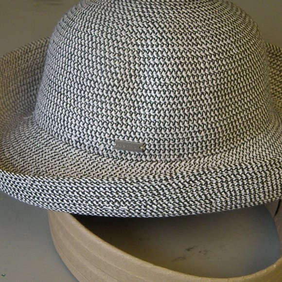 Betmar Accessories - New Ladies Fashion HatLarge